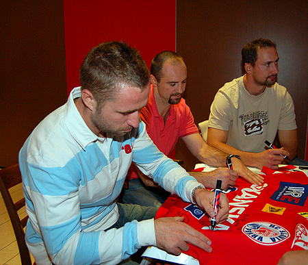 » další foto: VYDARENÉHO stíhá Jarda BEDNÁŘ » další foto: VYDARENÉHO stíhá Jarda BEDNÁŘ